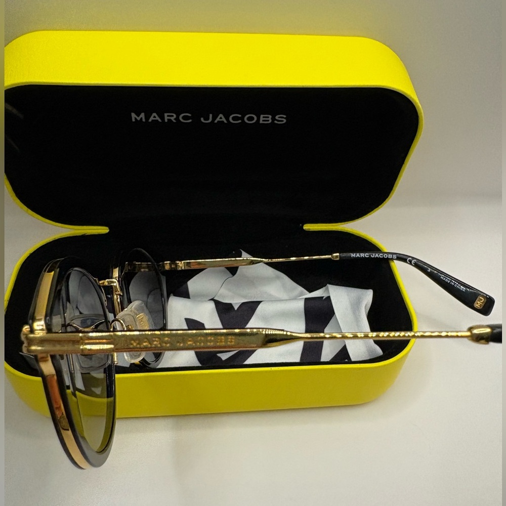 Marc Jacobs Sunglasses Black Frames with Gold Accents - Picture 2 of 4